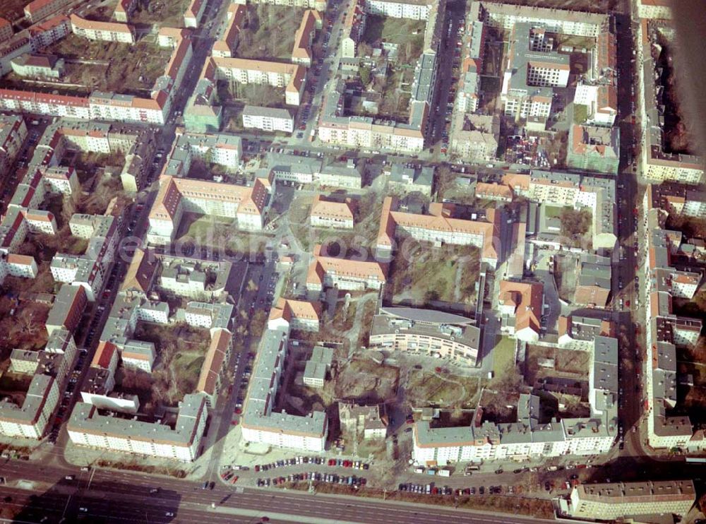 Berlin-Lichtenberg from the bird's eye view: 17.03.2004 BERLIN-Lichtenberg, Erweiterungsbau auf dem Gelände des Krankenhauses Lichtenberg, Fanninger Str.