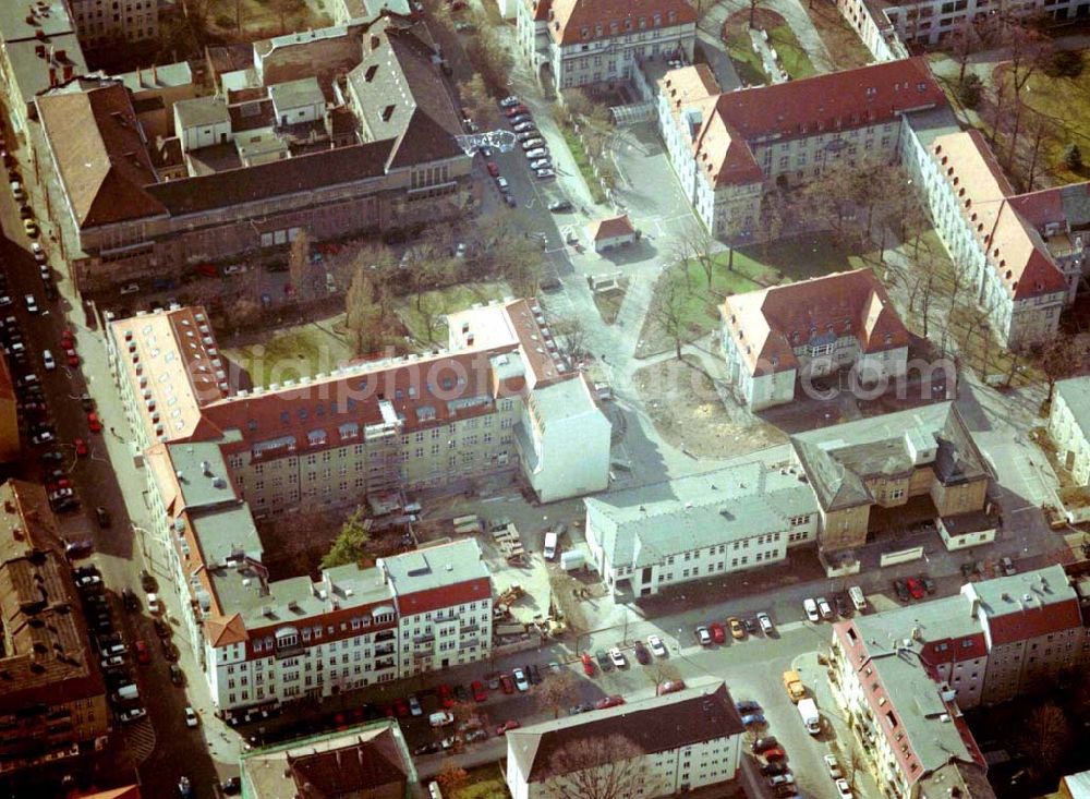 Berlin-Lichtenberg from the bird's eye view: 17.03.2004 BERLIN-Lichtenberg, Erweiterungsbau auf dem Gelände des Krankenhauses Lichtenberg, Fanninger Str.