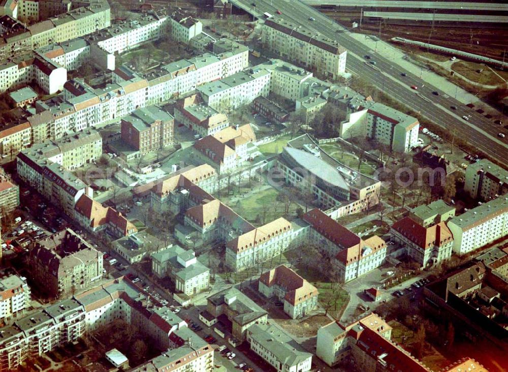 Berlin-Lichtenberg from the bird's eye view: 17.03.2004 BERLIN-Lichtenberg, Erweiterungsbau auf dem Gelände des Krankenhauses Lichtenberg, Fanninger Str.