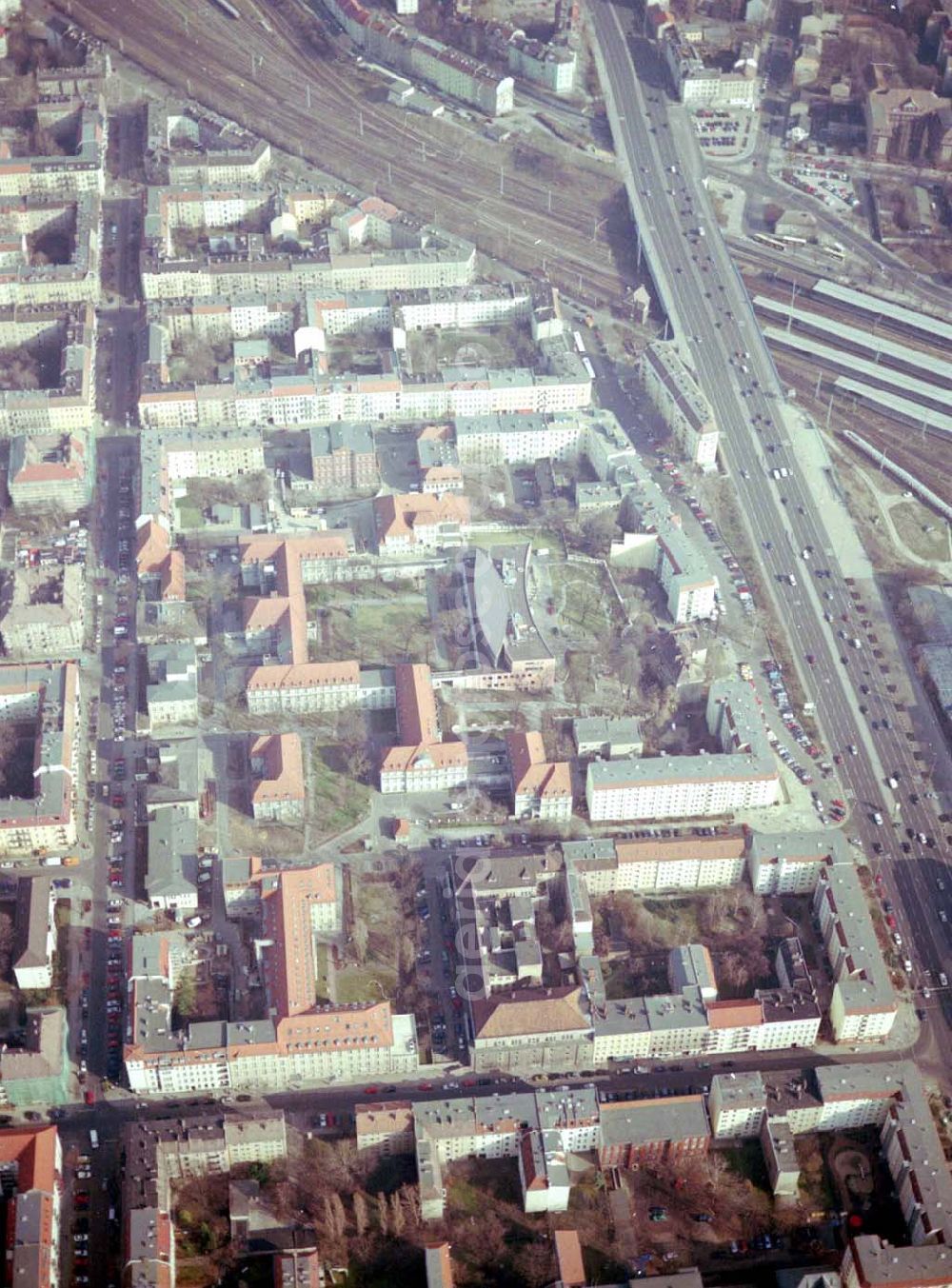 Berlin - Lichtenberg from the bird's eye view: 17.03.2004 BERLIN-Lichtenberg, Erweiterungsbau auf dem Gelände des Krankenhauses Lichtenberg, Fanninger Str.