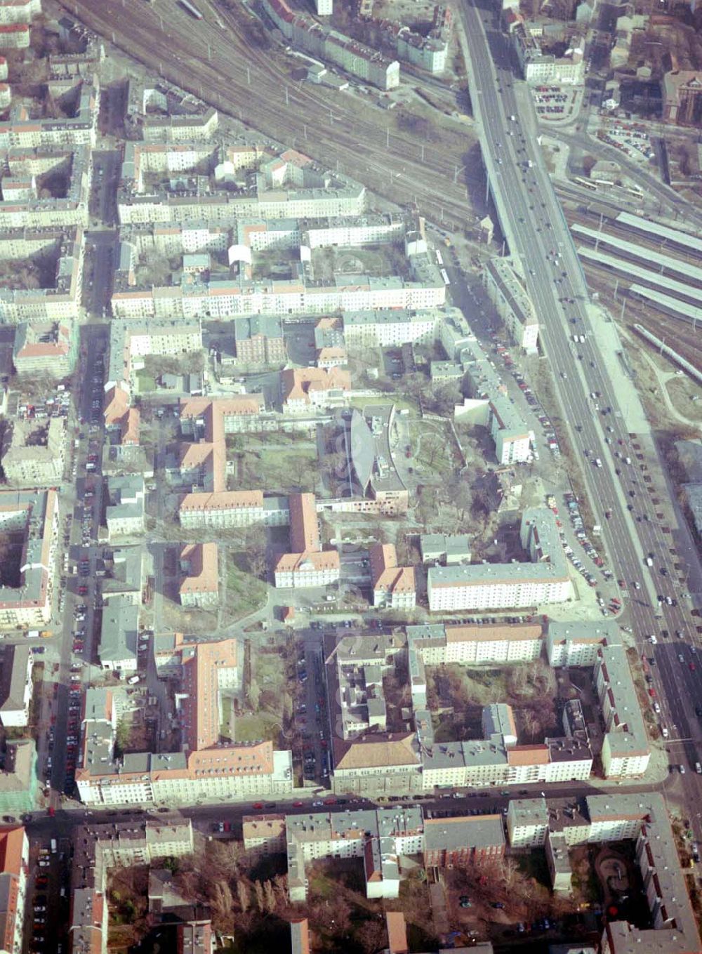 Aerial image Berlin-Lichtenberg - 17.03.2004 BERLIN-Lichtenberg, Erweiterungsbau auf dem Gelände des Krankenhauses Lichtenberg, Fanninger Str.