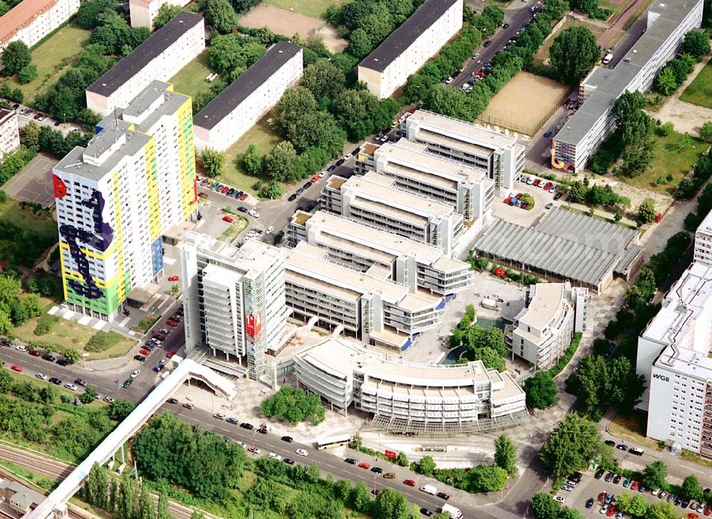 Berlin - Lichtenberg from the bird's eye view: 27.06.2003 Berlin - Lichtenberg Fertiggestelltes Büro- und Einkaufszenturm Storkower Bogen in der Storkower Straße 207 in Berlin-Lichtenberg