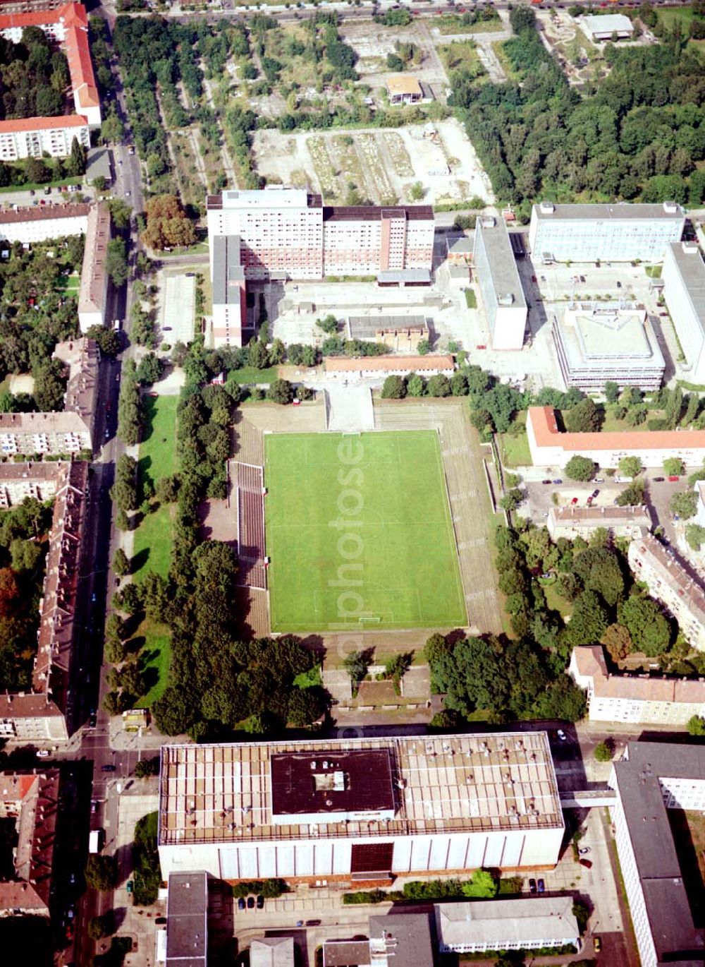 Berlin - Lichtenberg from above - 23.08.2002 Berlin - Lichtenberg Stadion an der Ruschestraße in Berlin- Lichtenberg