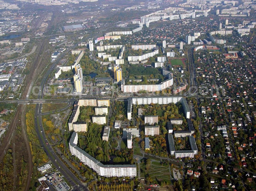 Aerial image Berlin - Marzahn - 20.10.2004 Blick auf das Wohngebiet an der Märkischen Allee / Allee der Kosmonauten in Berlin - Marzahn