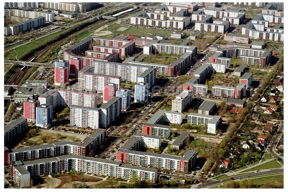 Berlin-Hellersdorf from above - 15.04.2004 BERLIN Marzahn / Hellersdorf Blick auf das Wohngebiet an der Lily-Braun-Straße am U-Nahnhof Kaulsdorf Nord in Berlin-Hellersdorf