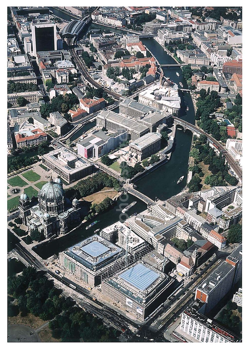 Aerial image Berlin - Berlin Mitte Baustelle der DIFA auf dem Dom Aquarree (Museumsinsel) in Berlin Mitte (im Hintergrund: Blick auf die Humboldt-Universität und Bahnhof Friedrichstraße)