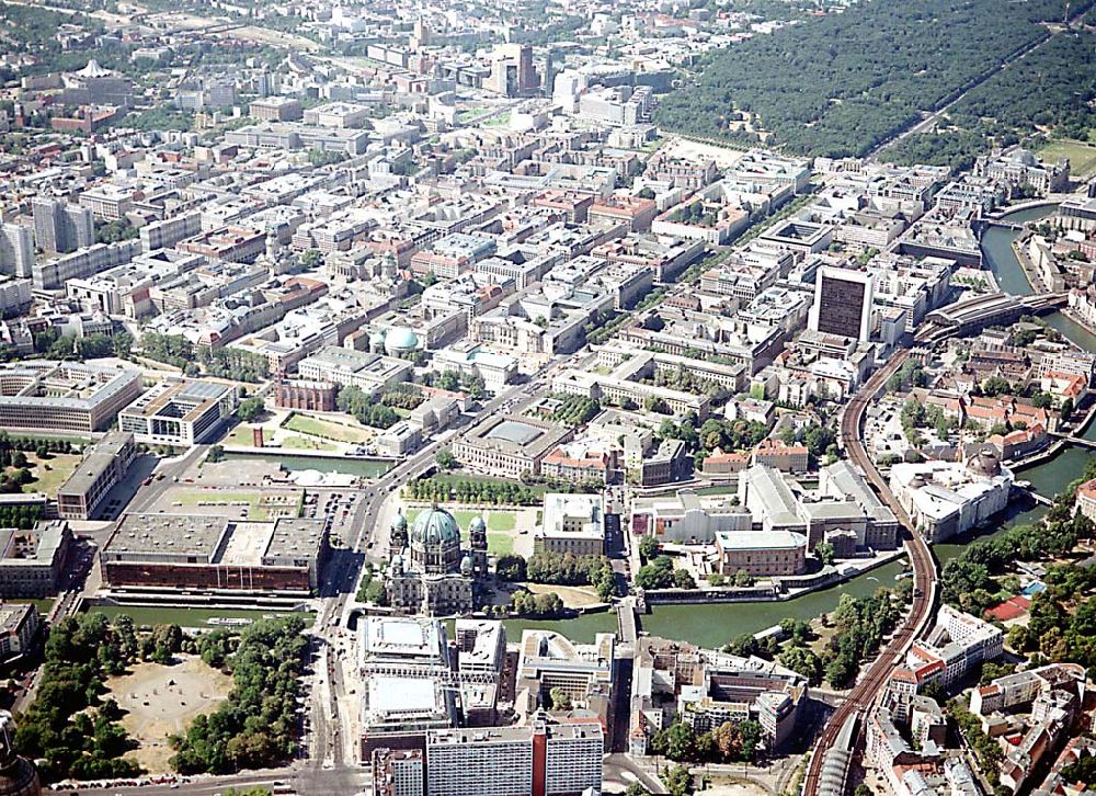 Berlin from the bird's eye view: Berlin Mitte Baustelle der DIFA auf dem Dom Aquarree (Museumsinsel) in Berlin Mitte (im Hintergrund: Blick auf die Humboldt-Universität, Bahnhof Friedrichstraße und Tiergarten)