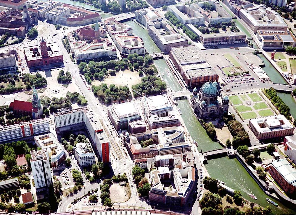 Aerial photograph Berlin - Berlin Mitte Baustelle der DIFA auf dem Dom Aquarree (Museumsinsel) in Berlin Mitte (links: Blick auf die Humboldt-Universität und Bahnhof Friedrichstraße)