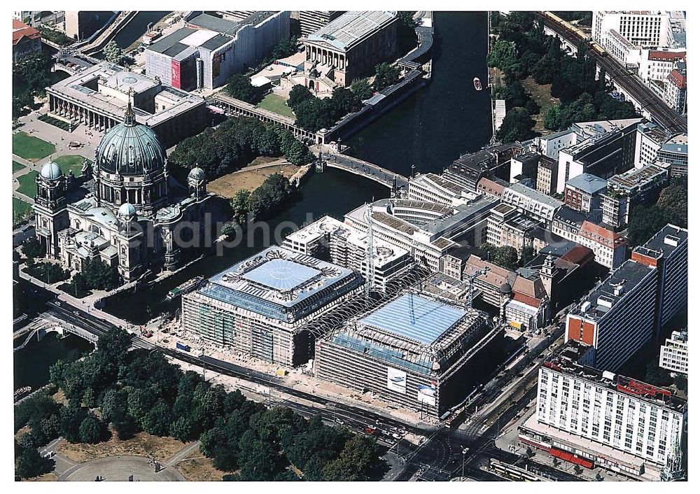 Aerial image Berlin - Berlin Mitte Baustelle der DIFA auf dem Dom Aquarree (Museumsinsel) an der Spree und Karl-Liebknecht-Straße in Berlin Mitte