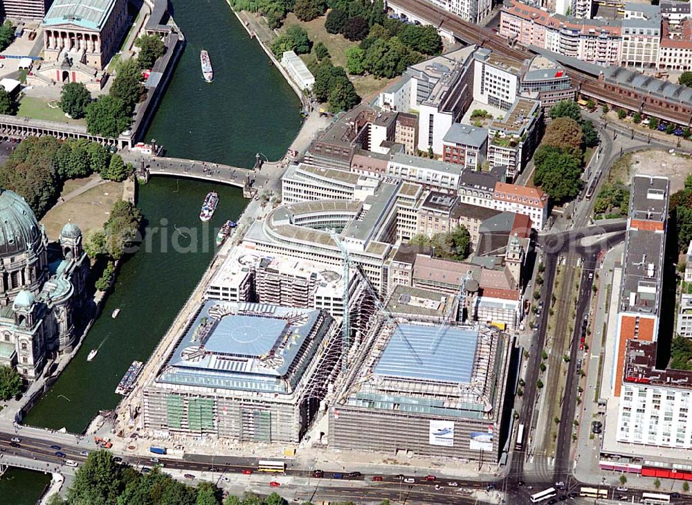 Aerial image Berlin - Berlin Mitte Baustelle der DIFA auf dem Dom Aquarree (Museumsinsel) an der Spree und Karl-Liebknecht-Straße in Berlin Mitte