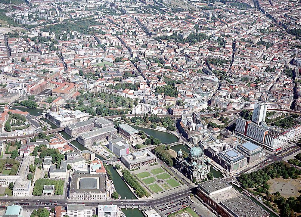 Aerial image Berlin - Berlin Mitte Baustelle der DIFA auf dem Dom-Aquarree (Museumsinsel) an der Spree und Karl-Liebknecht-Straße in Berlin Mitte