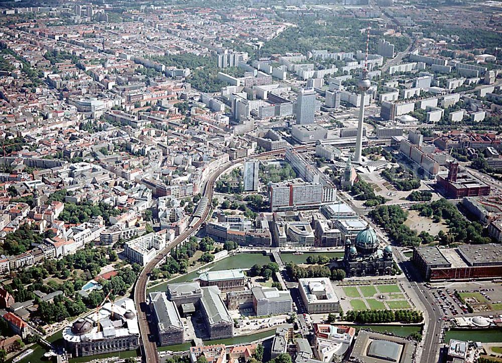 Berlin from above - Berlin Mitte Baustelle der DIFA auf dem Dom-Aquarree (Museumsinsel) an der Spree und Karl-Liebknecht-Straße in Berlin Mitte (im Hintergrund: Fernsehturm, St.-Marien Kirche, Rotes Rathaus)