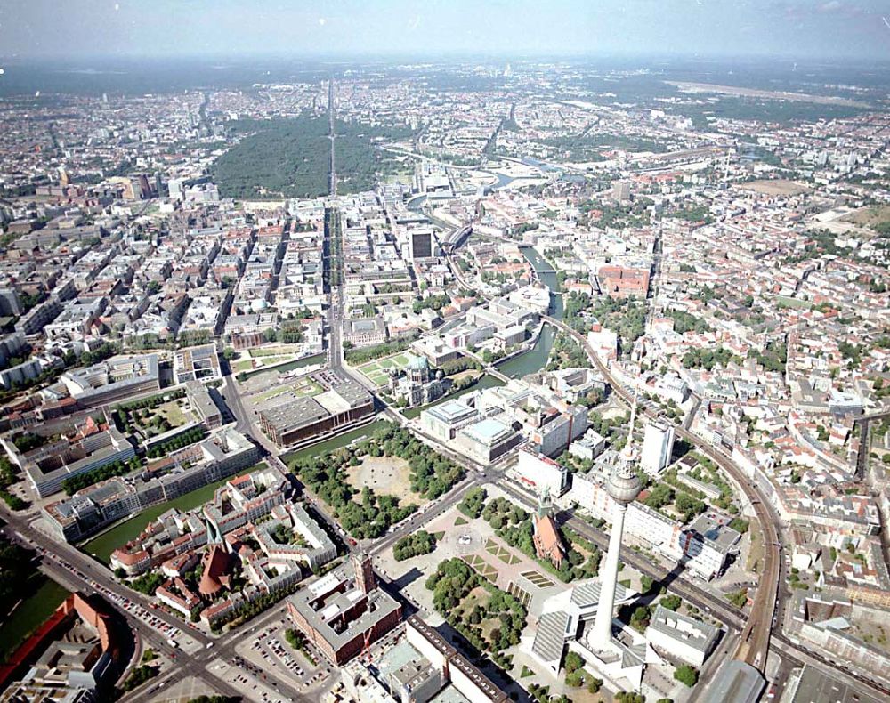 Berlin from the bird's eye view: Berlin Mitte Baustelle der DIFA auf dem Dom-Aquarree (Museumsinsel) an der Spree und Karl-Liebknecht-Straße in Berlin Mitte (unten: Fernsehturm; St.-Marien Kirche, Rotes Rathaus)