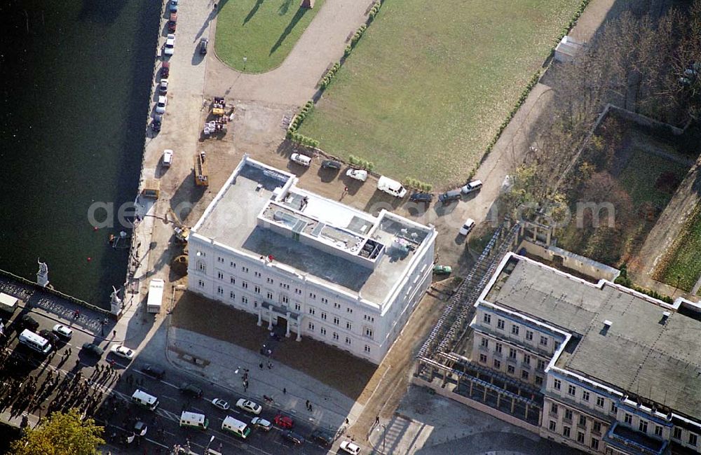 Aerial photograph Berlin - 11.11.2003 Berlin-Mitte Blick auf das neue Kommandantenhaus der Bertelsmann-Stiftung