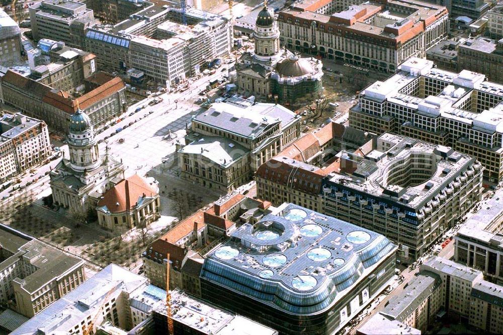 Berlin from the bird's eye view: Berlin-Mitte / Friedrichstadtpassagen mit dem Quartieren 207 bis 205.