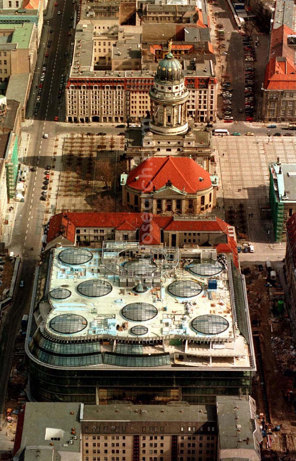 Aerial image Berlin - Berlin Mitte Gandarmenmarkt. Baustelle des Kaufhauses Lafajette 02.1995