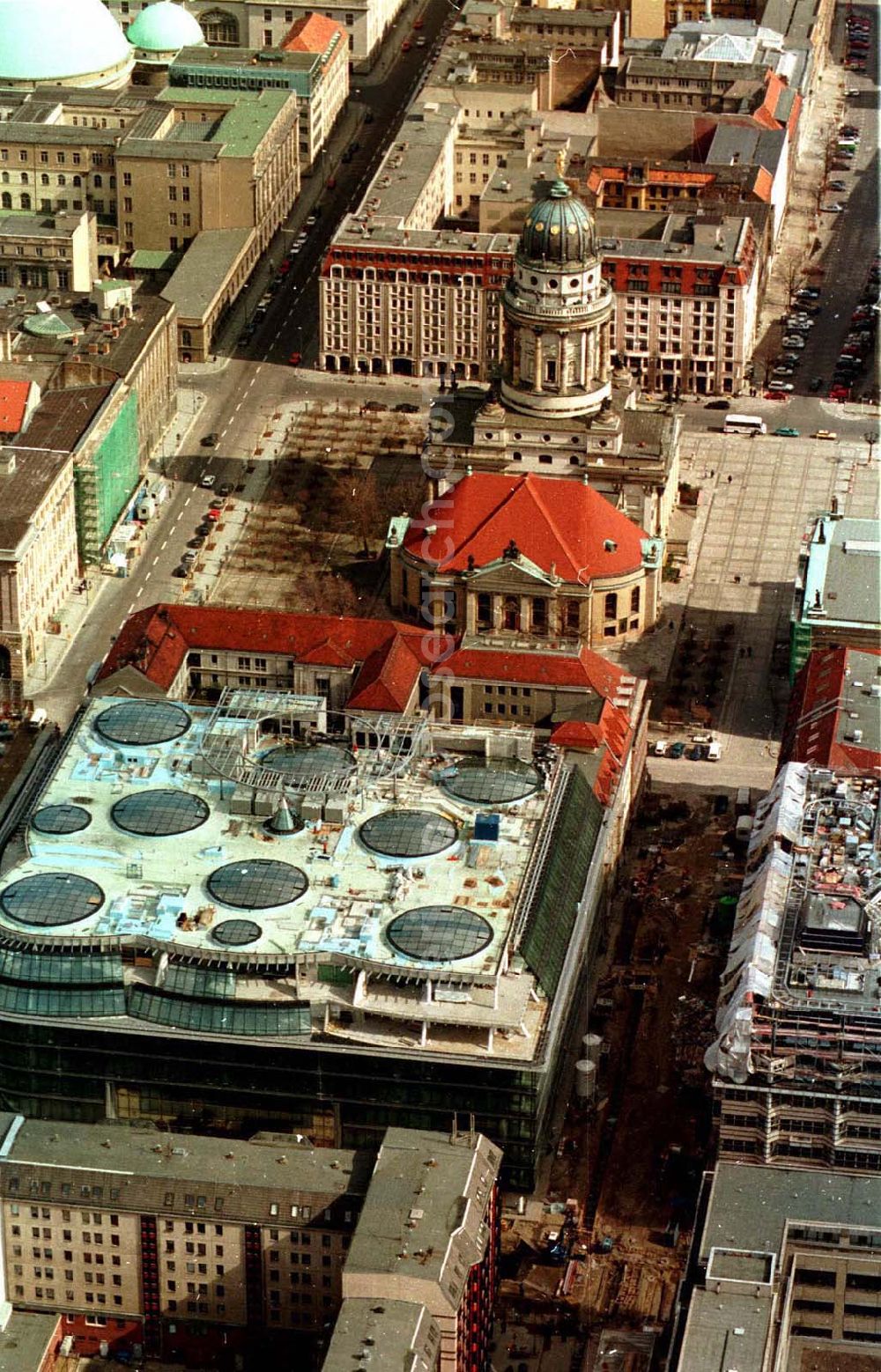 Aerial photograph Berlin - Berlin Mitte Gandarmenmarkt. Baustelle des Kaufhauses Lafajette 02.1995