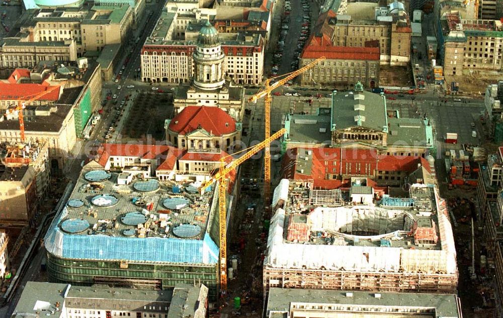 Berlin from the bird's eye view: Berlin Mitte Gandarmenmarkt. Baustelle des Kaufhauses Lafajette 02.1995