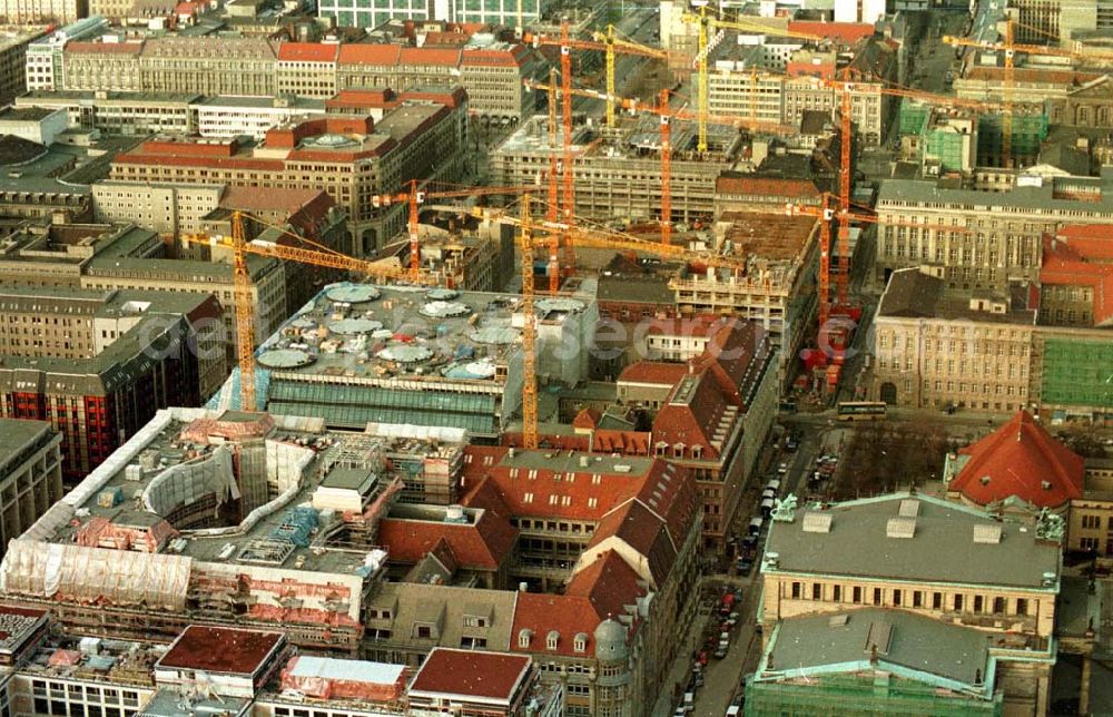 Berlin from the bird's eye view: Berlin Mitte Gandarmenmarkt. Baustelle des Kaufhauses Lafajette 02.1995