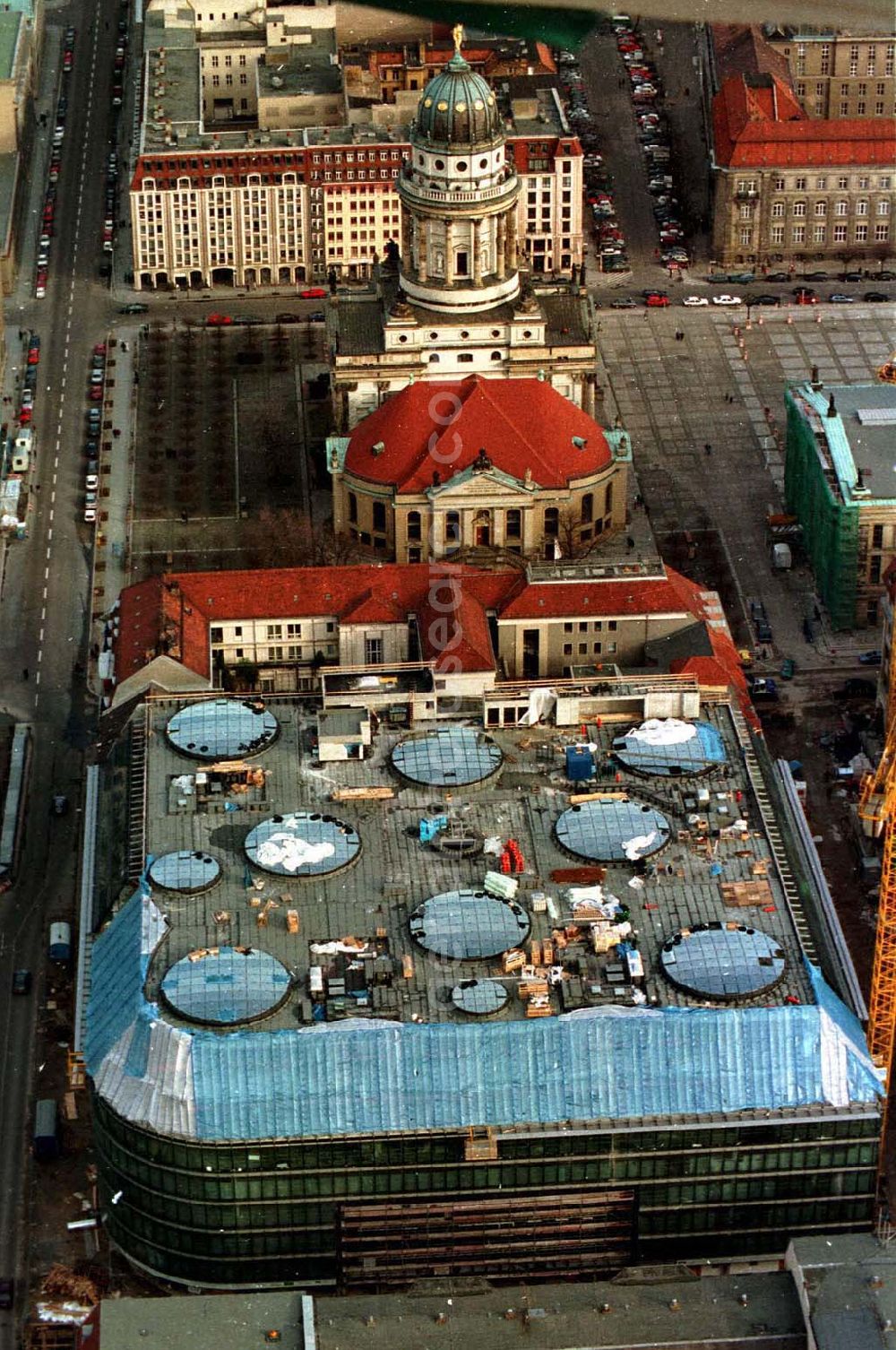 Berlin from above - Berlin Mitte Gandarmenmarkt. Baustelle des Kaufhauses Lafajette 02.1995