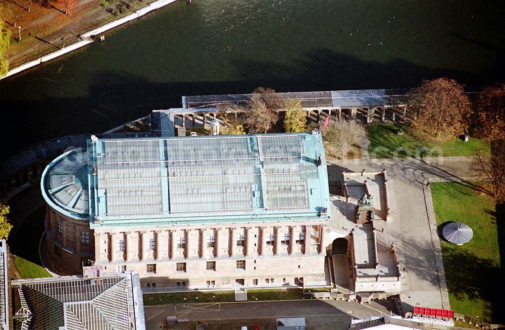 Berlin from above - Berlin-Mitte Museumsinsel Alte Nationalgalerie