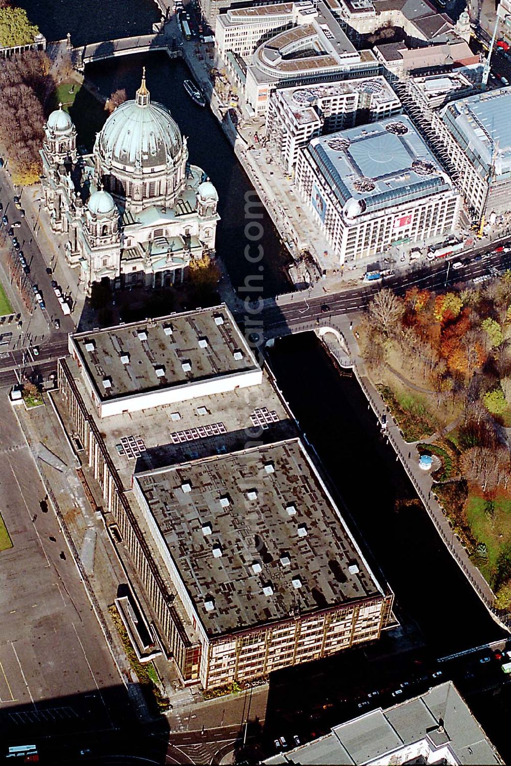 Aerial image Berlin - 11.11.2003 Berlin-Mitte Palast der Republik