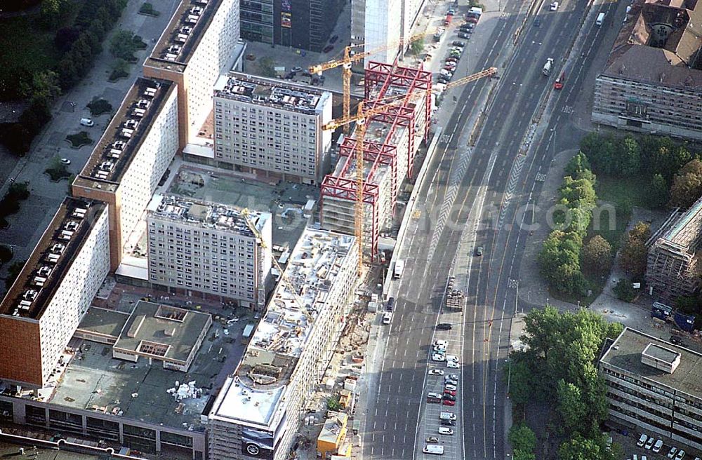 Berlin from the bird's eye view: Umbau der Rathaus-Passagen mit Neubau eines Parkhaus und Blick auf die Rathausstraße