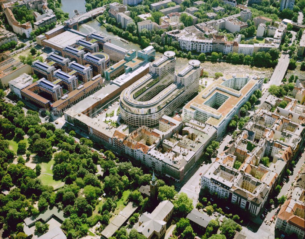 Aerial image Berlin-Moabit - 1995 BERLIN-Moabit Freiberger Bürohaus Spreebogen, Sitz des Bundesinnenministeriums