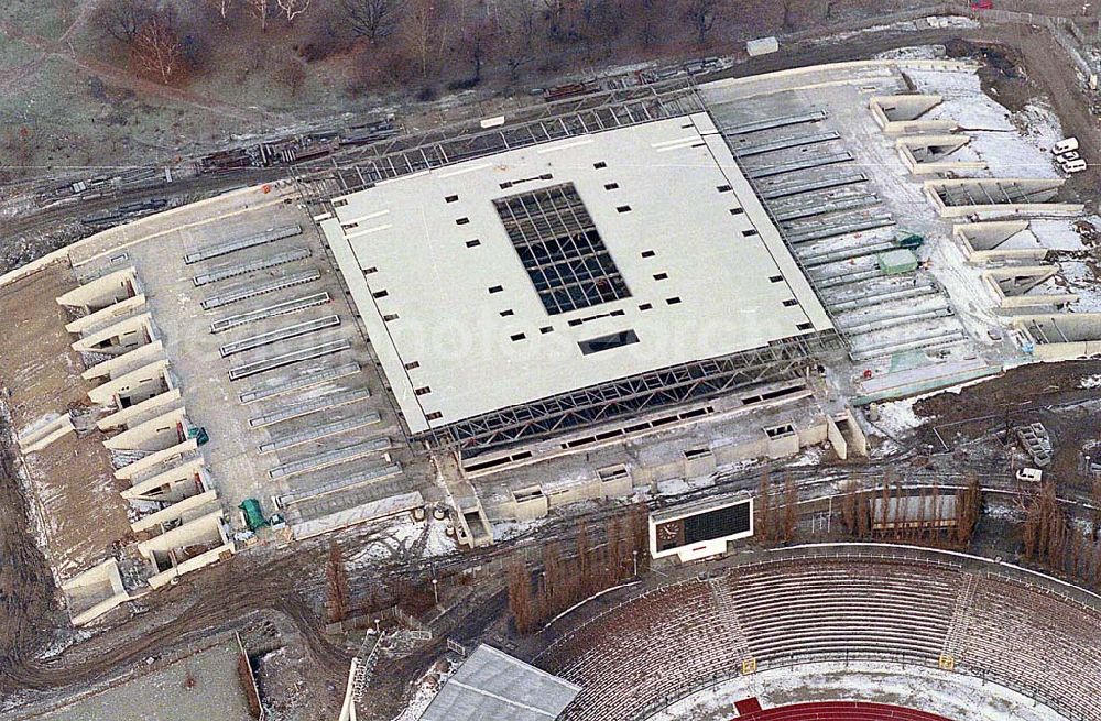 Berlin-Prenzlauer Berg from the bird's eye view: 21.12.1995 Berlin, Neubau Sportstätten Jahnsportpark Ostbahnhof