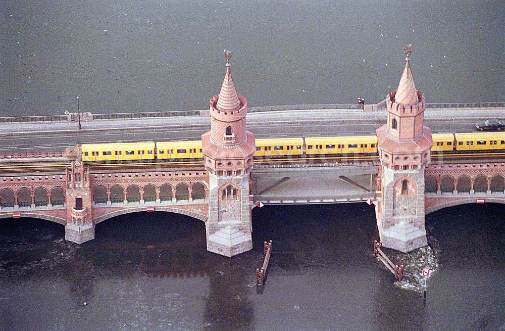 Aerial image Berlin-Friedrichshain - 21.12.1995 Berlin, Oberbaumbrücke