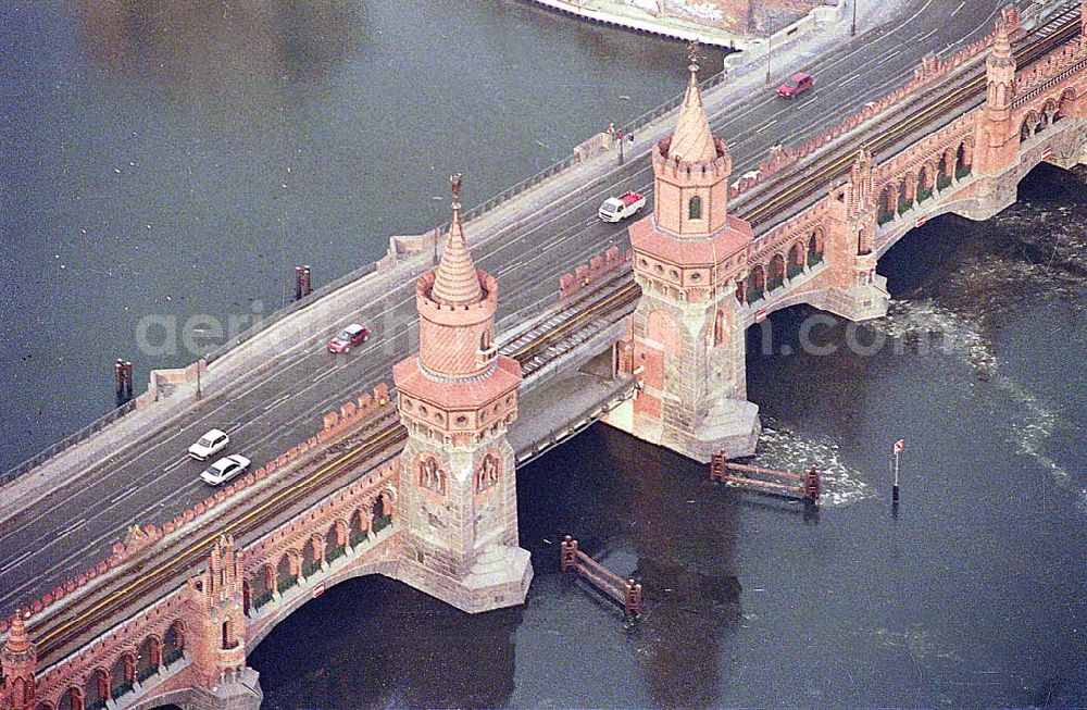 Berlin-Friedrichshain from above - 21.12.1995 Berlin, Oberbaumbrücke