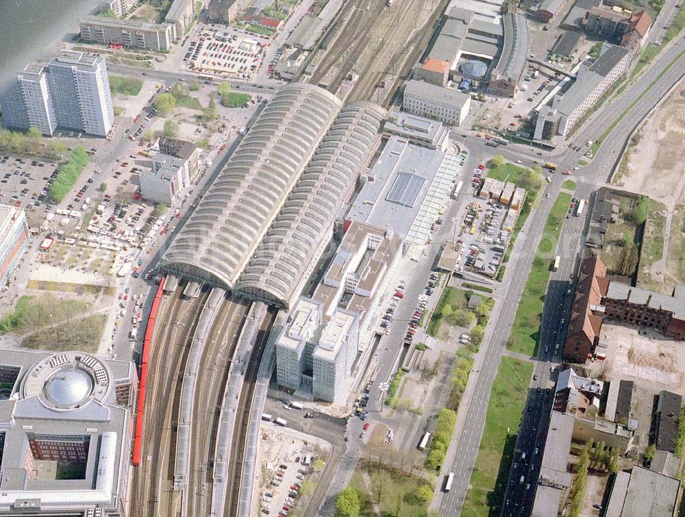 Berlin - Friedrichshain from the bird's eye view: Berlin - Ostbahnhof.