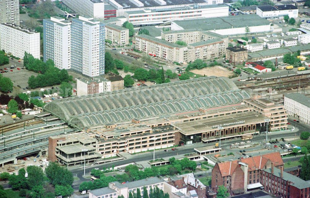 Berlin-Friedrichshain from above - Berlin-Ostbahnhof.