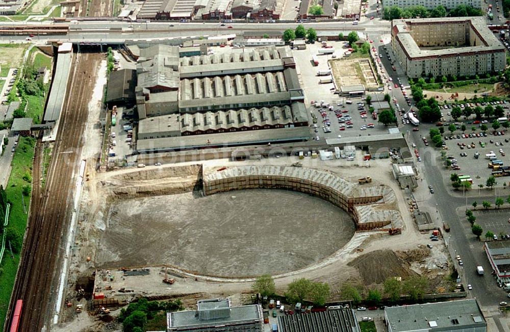 Aerial image Berlin, Prenzlauer Berg - 24.05.1994 Berlin, Prenzlauer Berg Sporthallen -bau, Mehrzweckhalle Jahnsportpark