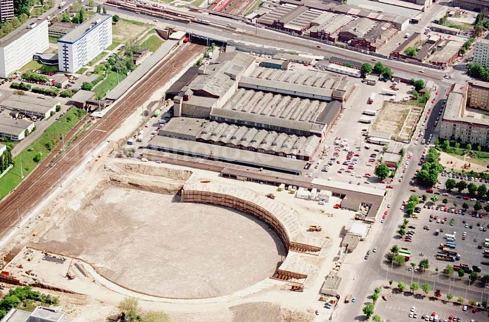 Berlin, Prenzlauer Berg from the bird's eye view: 24.05.1994 Berlin, Prenzlauer Berg Sporthallen -bau, Mehrzweckhalle Jahnsportpark