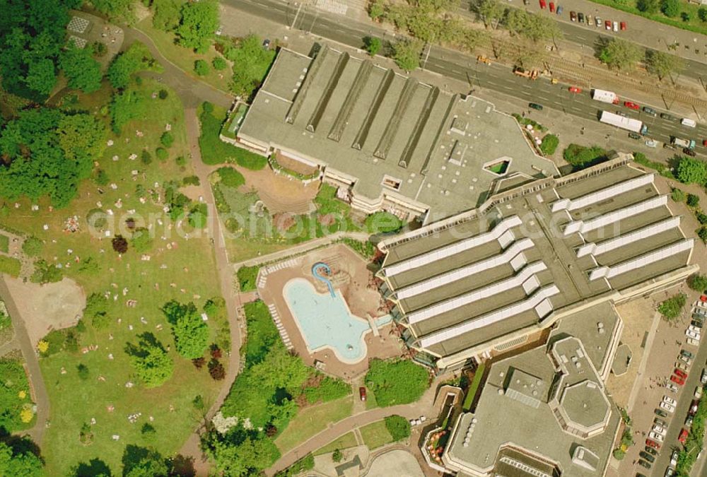 Aerial image Berlin, Prenzlauer Berg - 24.05.1994 Berlin, Prenzlauer Berg Sporthallen -bau, Mehrzweckhalle Jahnsportpark