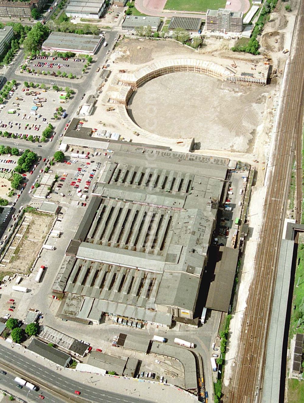 Aerial image Berlin, Prenzlauer Berg - 24.05.1994 Berlin, Prenzlauer Berg Sporthallen -bau, Mehrzweckhalle Jahnsportpark