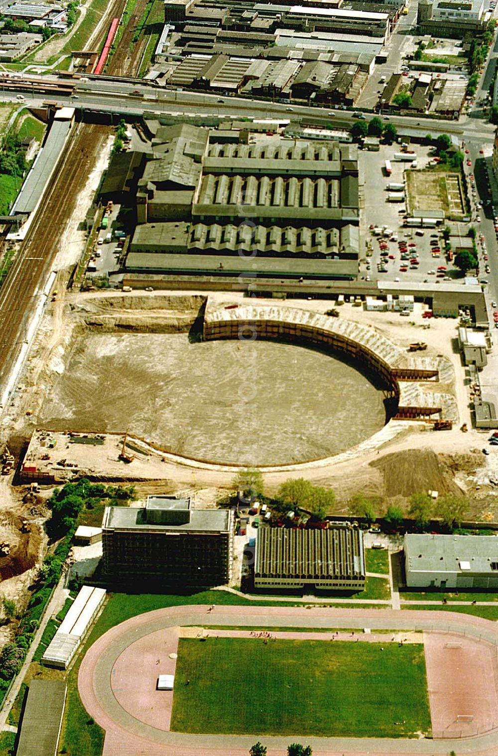 Aerial image Berlin, Prenzlauer Berg - 24.05.1994 Berlin, Prenzlauer Berg Sporthallen -bau, Mehrzweckhalle Jahnsportpark