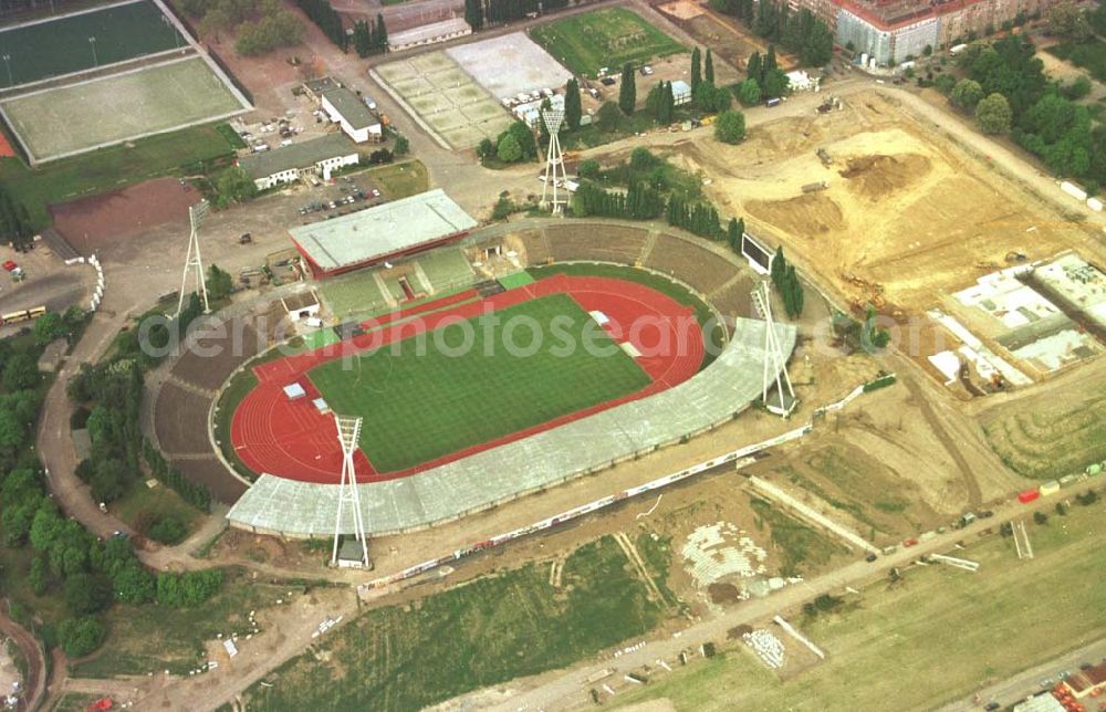 Berlin Prenzlauerberg from above - 24.05.94 Berlin Prenzlauerberg, Bau des Jahnsportparks