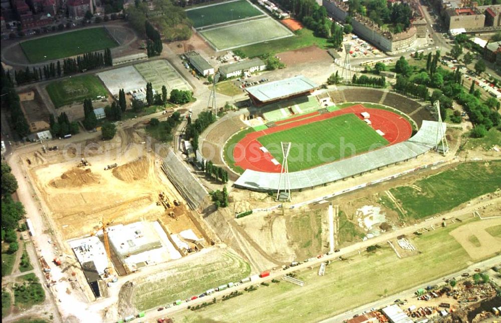 Berlin Prenzlauerberg from above - 24.05.94 Berlin Prenzlauerberg, Bau des Jahnsportparks