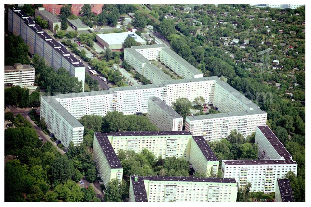 Aerial image Berlin Lichtenberg - 30.05.2004 Berlin Lichtenberg, Blick auf die Gebäude der Mellenseestraße 42-45, 50-55, 46- 49, 56-62, 10319 Berlin, der PRIMA Wohnbau Gesellschaft, PRIMA Wohnbauten Privatisierungs-Managemant GmbH Lichtenberg, Kurfürstendamm 32, 10719 Berlin, Tel.: 212497-0, Fax.: 2110170,