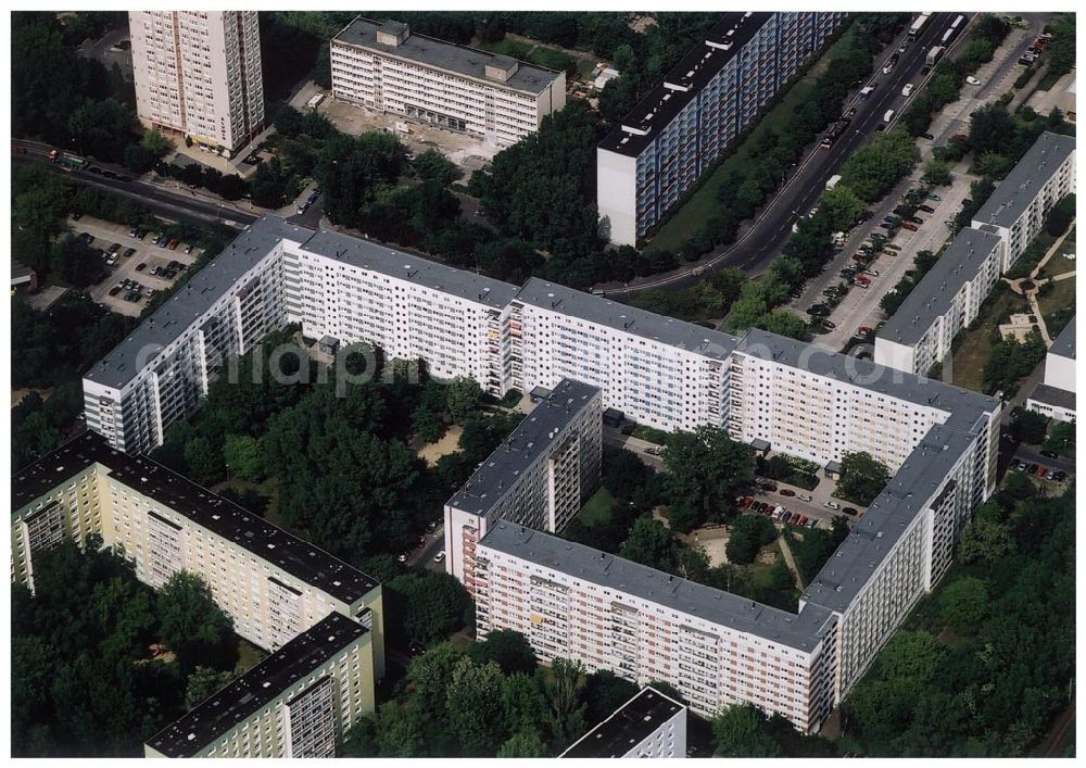 Berlin Lichtenberg from the bird's eye view: 30.05.2004 Berlin Lichtenberg, Blick auf die Gebäude der Mellenseestraße 42-45, 50-55, 46- 49, 56-62, 10319 Berlin, der PRIMA Wohnbau Gesellschaft, PRIMA Wohnbauten Privatisierungs-Managemant GmbH Lichtenberg, Kurfürstendamm 32, 10719 Berlin, Tel.: 212497-0, Fax.: 2110170,