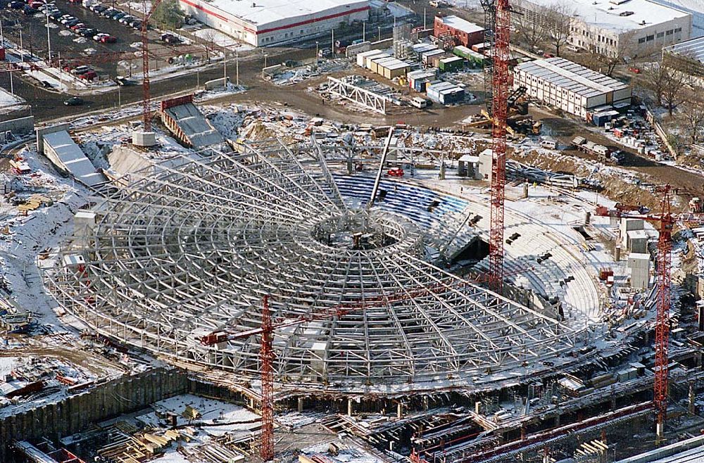 Berlin Friedrichshain from above - 22.11.1995 Berlin, Radsporthalle / Velodrom an der Landsberger Allee