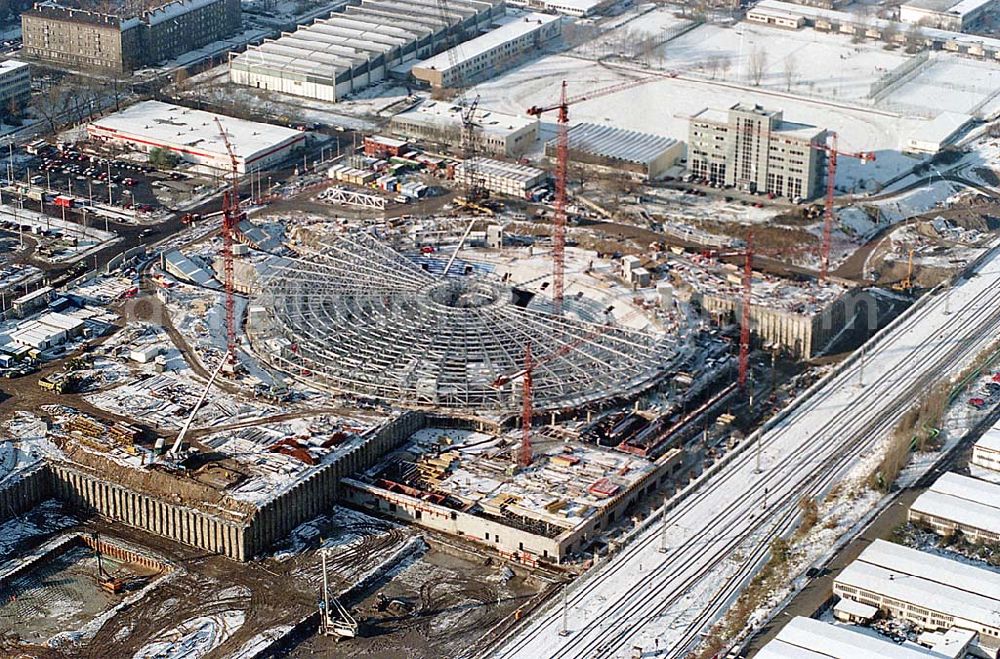 Berlin Friedrichshain from the bird's eye view: 22.11.1995 Berlin, Radsporthalle / Velodrom an der Landsberger Allee