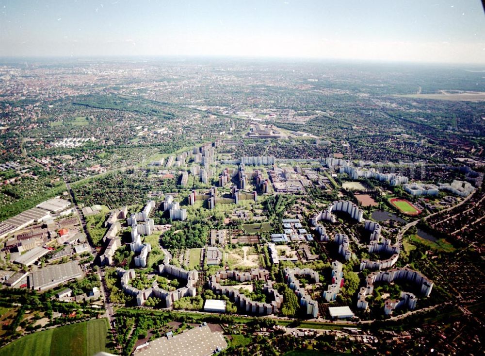 Berlin Reinickendorf from the bird's eye view: 29.05.2004 Berlin Reinickendorf Blick auf das Märkische Viertel der GESOBAU in Berlin - Reinickendorf.