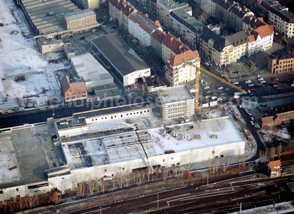 Aerial photograph Berlin - Schöneweide - Berlin Schöneweide - Bau des KAUFLAND-Einkaufszentrums am Bahnhof Schöneweide 20.12.02