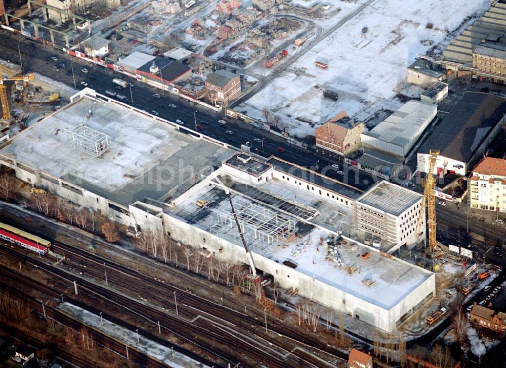 Berlin - Schöneweide from above - Berlin Schöneweide - Bau des KAUFLAND-Einkaufszentrums am Bahnhof Schöneweide 20.12.02