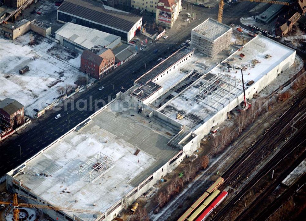 Berlin - Schöneweide from above - Berlin Schöneweide - Bau des KAUFLAND-Einkaufszentrums am Bahnhof Schöneweide 20.12.02