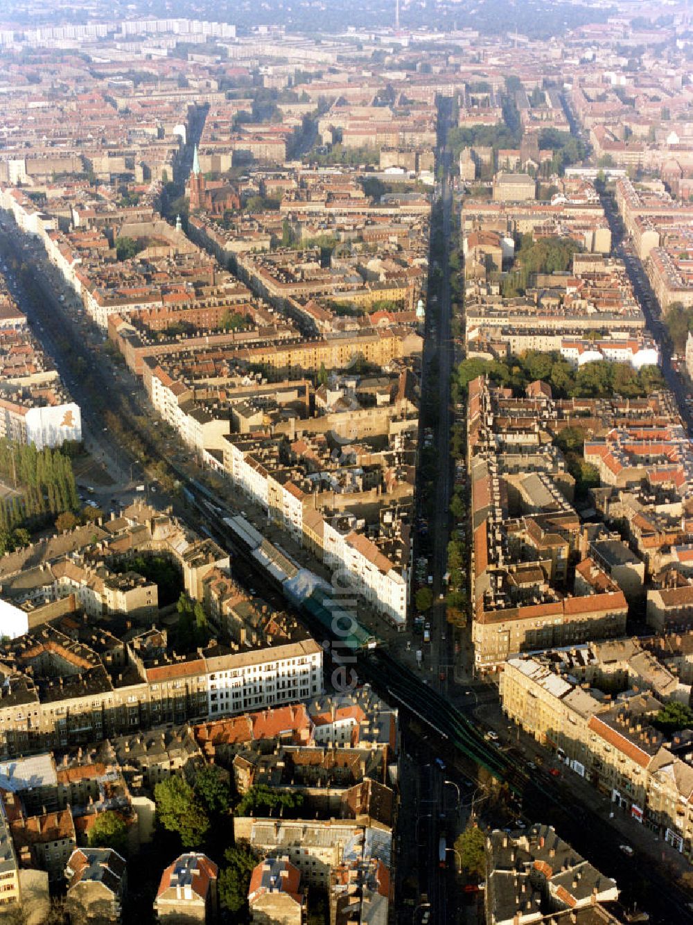 Berlin from above - Blick auf den U-Bahnhof Eberswalder Straße an der Schönhauser Allee im Stadtbezirk Berlin Prenzlauer Berg. Mit im Bild: Wohn- und Geschäftsgebäude unter an derm entlang der Danziger Straße.