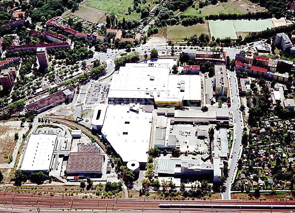 Berlin - Spandau from the bird's eye view: Berlin Spandau Blick auf das IKEA-Gelände (Möbelhaus; Kundenparkhaus) an der Charlottenburger Chaussee in Berlin Spandau;